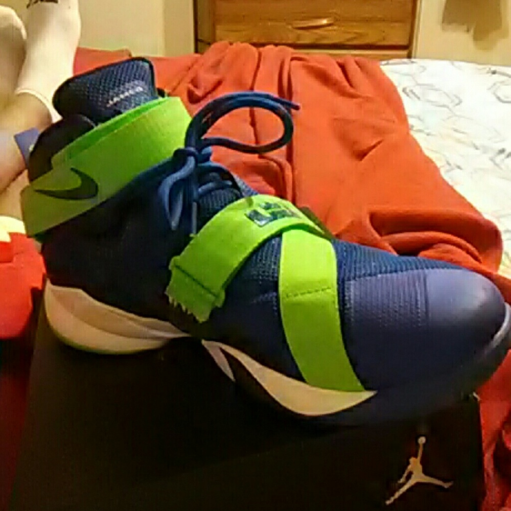Lebron James - Picture 2 of 2